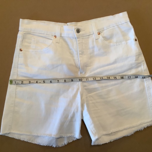 Levi’s white denim shorts - Picture 10 of 12